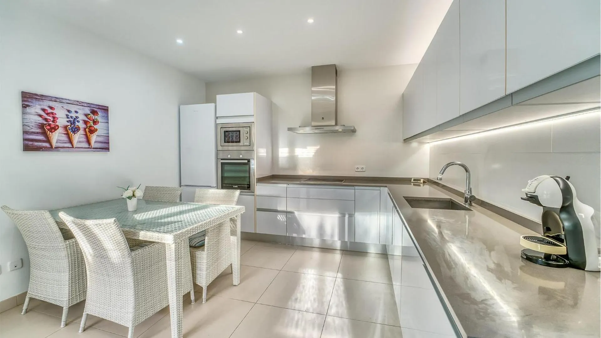 Lovely Home In Alcudia With Kitchen 度假居 阿尔库迪亚